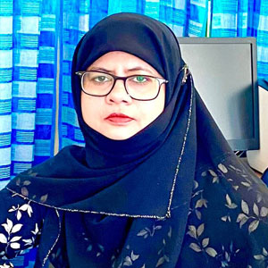 Dr. Esmat Ara